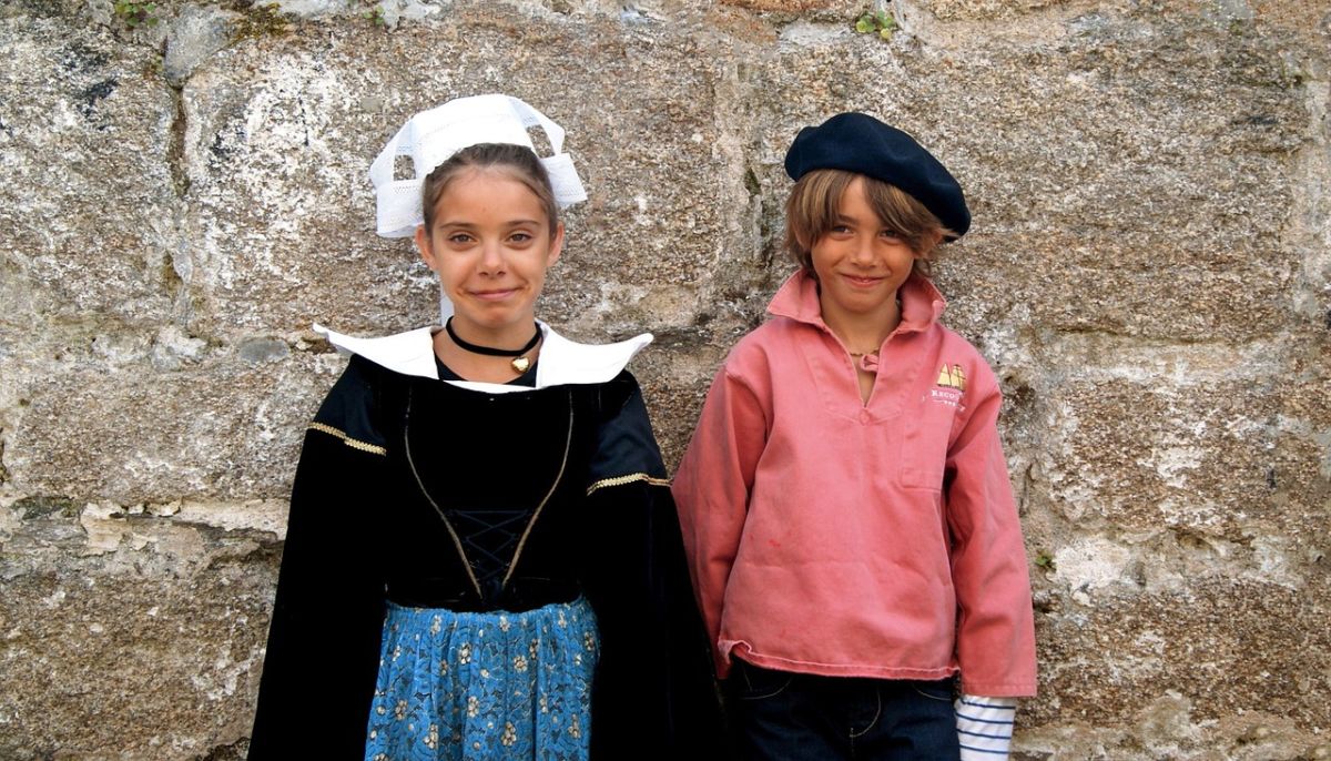 Enfants en costume breton